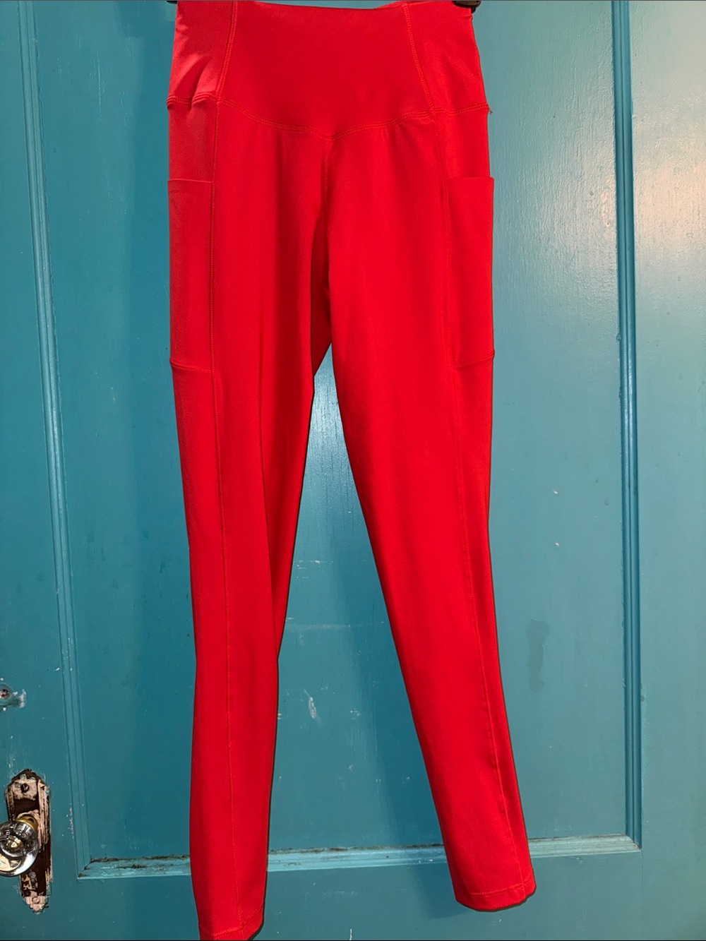 High-Waist Red Active Leggings with Side Pockets